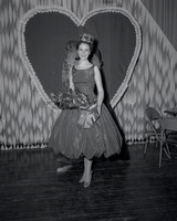 1960_Feb13_Sweetheart_dance_Queen_Linda_Shick